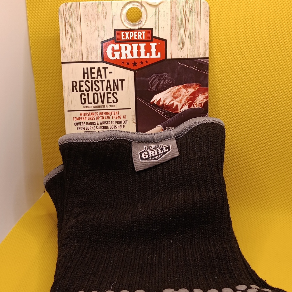 Expert Grill Gas grill & griddle mat W/ heat resistant gloves plus 5pk SC GLOVES